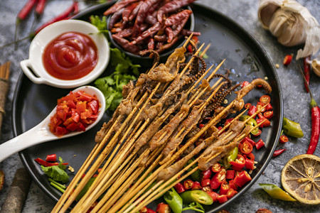 遇见美味遇见你摄影照片_美食烤鱿鱼串摄影图