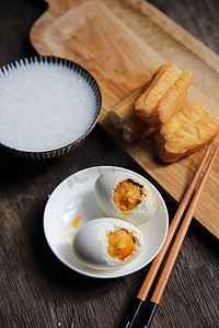 佐餐食品咸鸭蛋摄影图