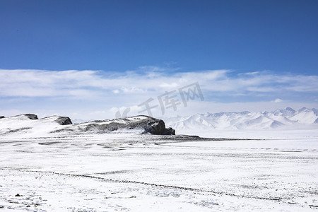 雪山和大地摄影图