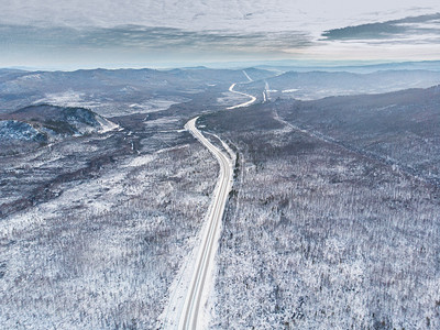 公路大桥摄影照片_冬天雪景大桥航拍摄影图