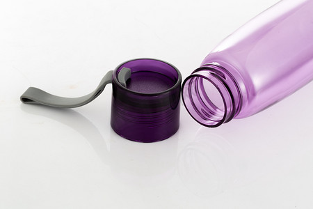 紫色开盖保温杯塑料水杯摄影图