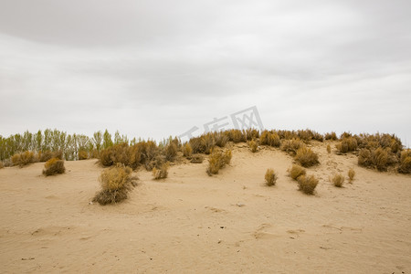 黄土高原海报摄影照片_戈壁沙漠风景摄影图