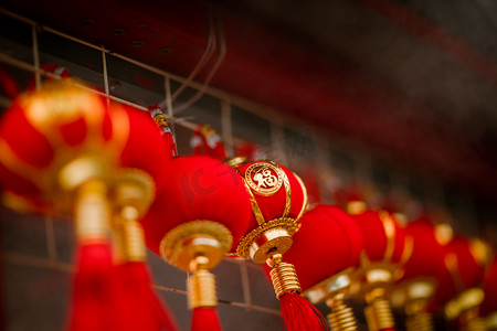 红色喜庆中国年摄影照片_小灯笼摄影图