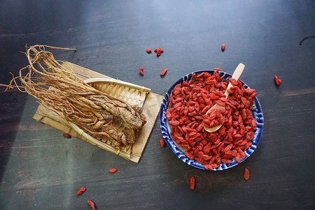 中药枸杞当归摄影图