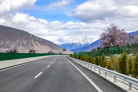 西藏旅游摄影照片_西藏公路风景摄影图