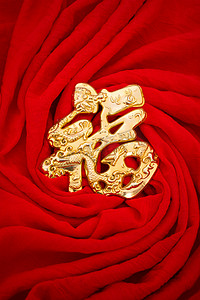 红背景上的金色福字摄影图