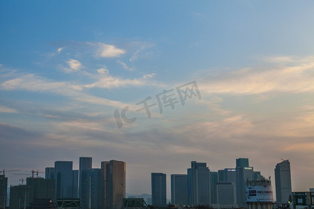 黄昏天空城市自然风景摄影图