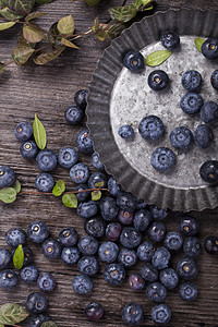 蓝莓与紫甘蓝摄影照片_摄影图新鲜浆果蓝莓 