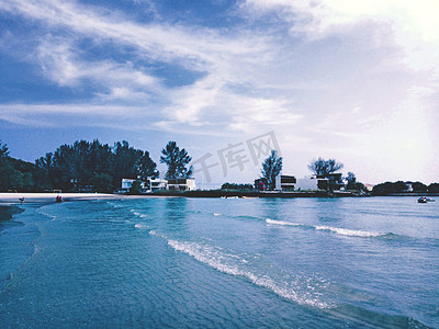 沙滩店铺摄影照片_马来西亚马六甲海峡海域摄影图
