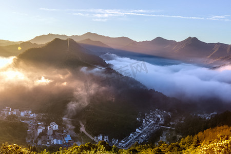 云海和山峰摄影图