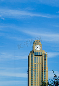 白云蓝天建筑物钟楼摄影图