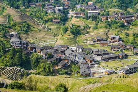 龙脊梯田里的村子摄影图