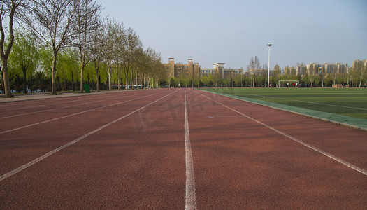 毕业季操场摄影照片_学校拍摄风景之田径场