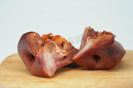 猪头肉摄影照片_卤肉猪头肉猪嘴摄影图