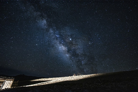 夜晚星星星空摄影照片_夜空星空摄影图