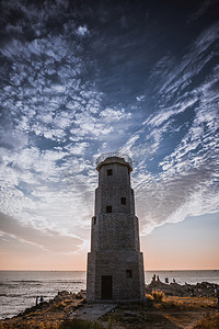 日照海边灯塔摄影图