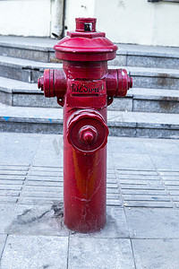 校园消防宣传摄影照片_教育消防宣传系列之路边的消防栓摄影图