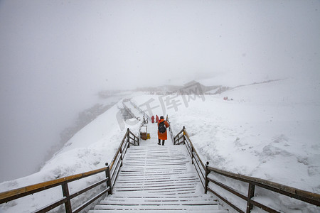 风景名胜雪峰雪景摄影图