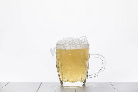 饮料啤酒摄影图