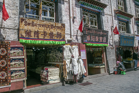 西藏街头摄影图