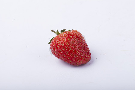 一颗新鲜可口草莓摄影图配图