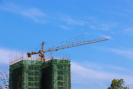 吊摄影照片_城市建设吊塔作业摄影图摄影图