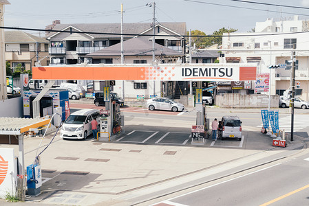 日本神奈川城市加油站摄影图
