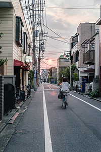 日本街道小路住宅夕阳摄影图