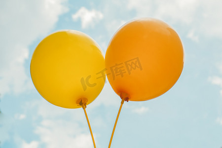 气球摄影照片_文艺蓝天气球摄影图
