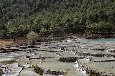 青山绿水湖泊碧谭摄影图