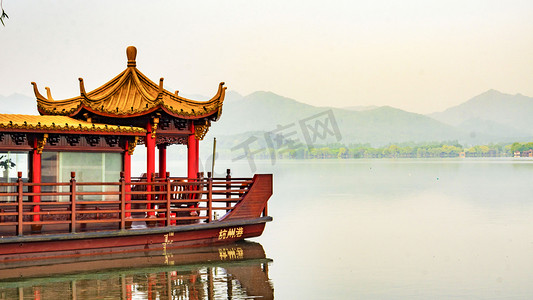 西湖风光摄影照片_杭州西湖船摄影图