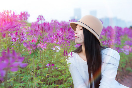 花丛摄影照片_花丛里的萌妹子