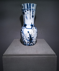 陶瓷花瓶摄影图