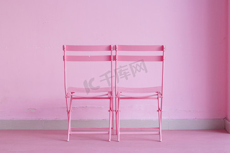 粉色的椅子摄影图