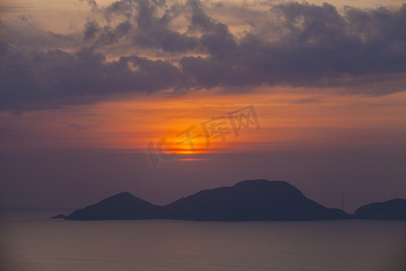 山水远山摄影照片_台州海边夕阳摄影图