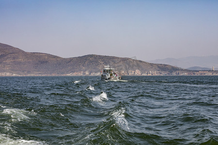 动感水纹水花摄影照片_海景海面自然风景摄影图