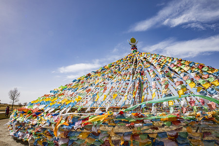 五彩鸡排摄影照片_五彩经幡塔摄影图