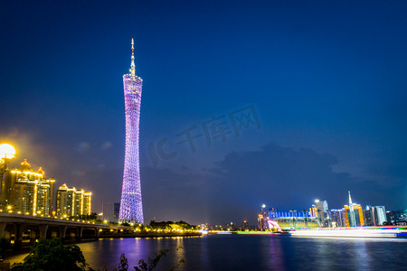 广州塔西塔和东塔摄影照片_广州塔城市夜色摄影图