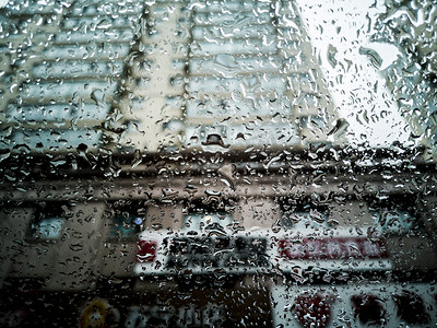 春雨文集摄影照片_雨滴毛玻璃阴天摄影图