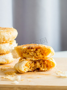 香酥平菇摄影照片_香酥脆饼小吃摄影图