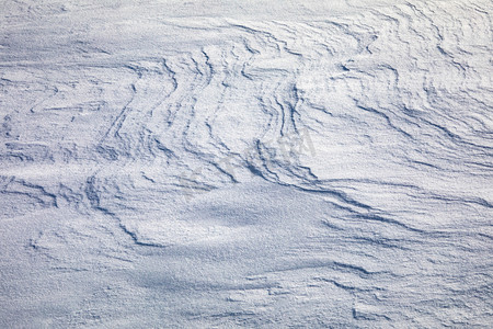 风吹飘落叶摄影照片_风吹雪层纹理摄影图