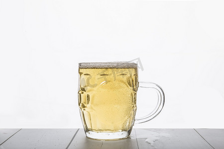 啤酒饮料摄影图