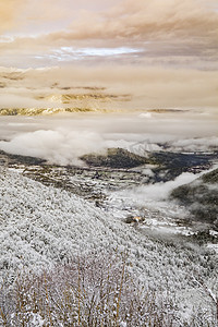西藏风景雪山云雾摄影图