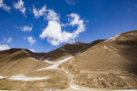 骑行青海湖摄影照片_景区雪和山摄影图