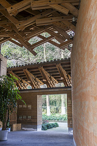 田园建筑仰拍屋顶木质构造规律构造摄影图