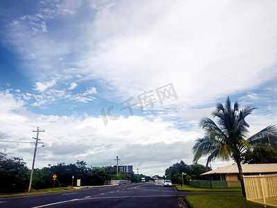 天空下的澳洲街道道路摄影图