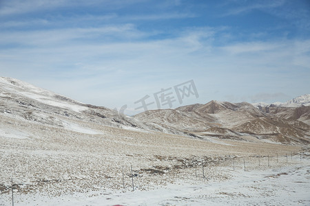 冬季山摄影照片_景区雪和山摄影图