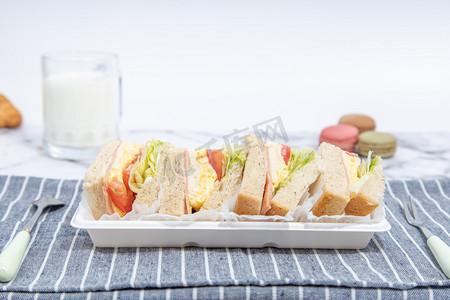 紫薯三明治摄影照片_早餐营养三明治摄影图
