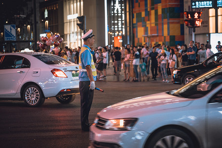 表情包110报警摄影照片_管制交通的警察