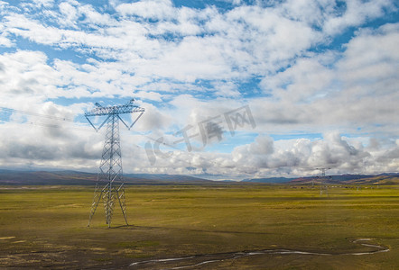青藏铁路边草地风光摄影图